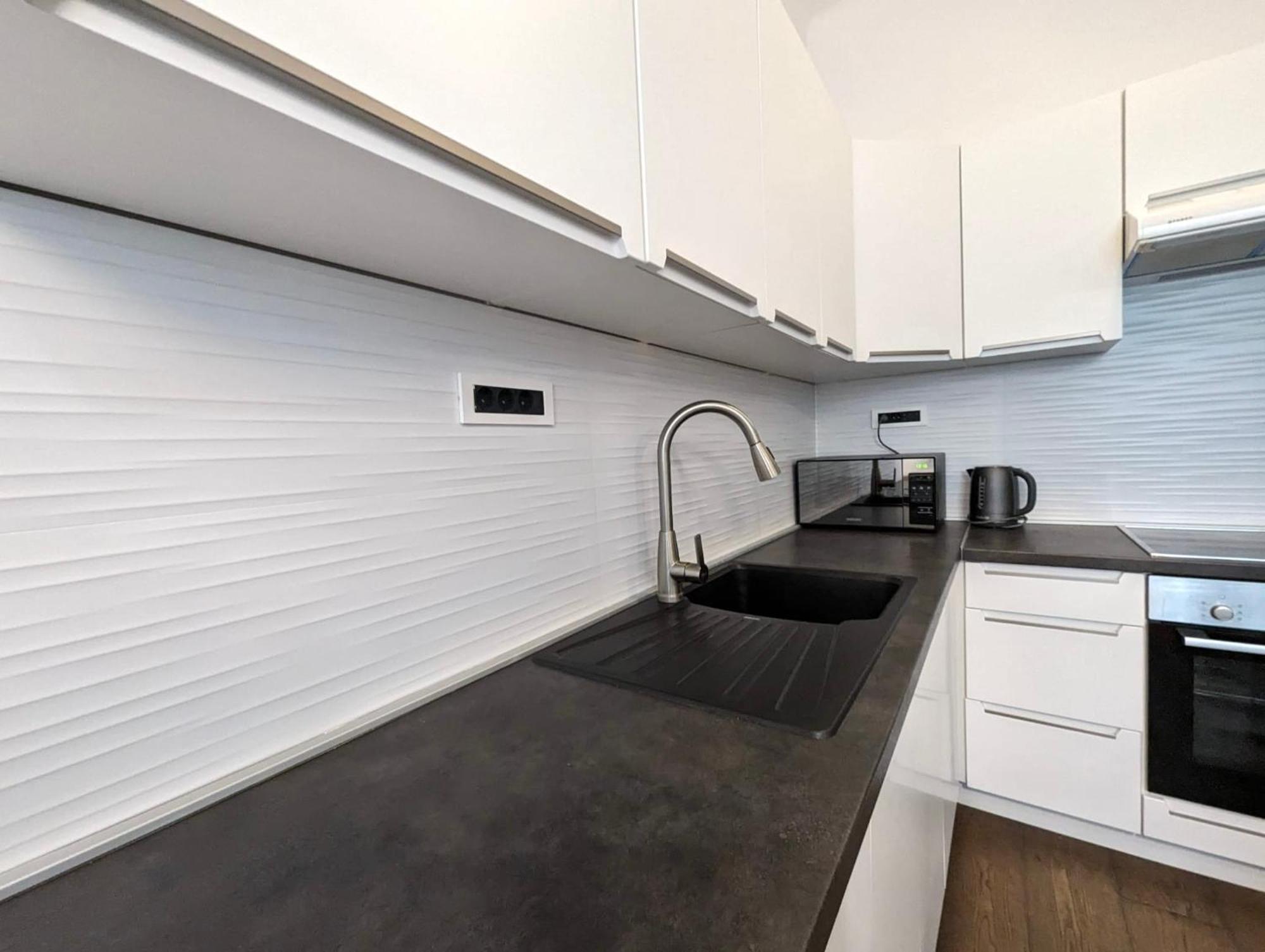 Fantabulous Downtown Abode W King Bed, 65" Tv, Washer And Tumble Dryer Zagrzeb Zewnętrze zdjęcie