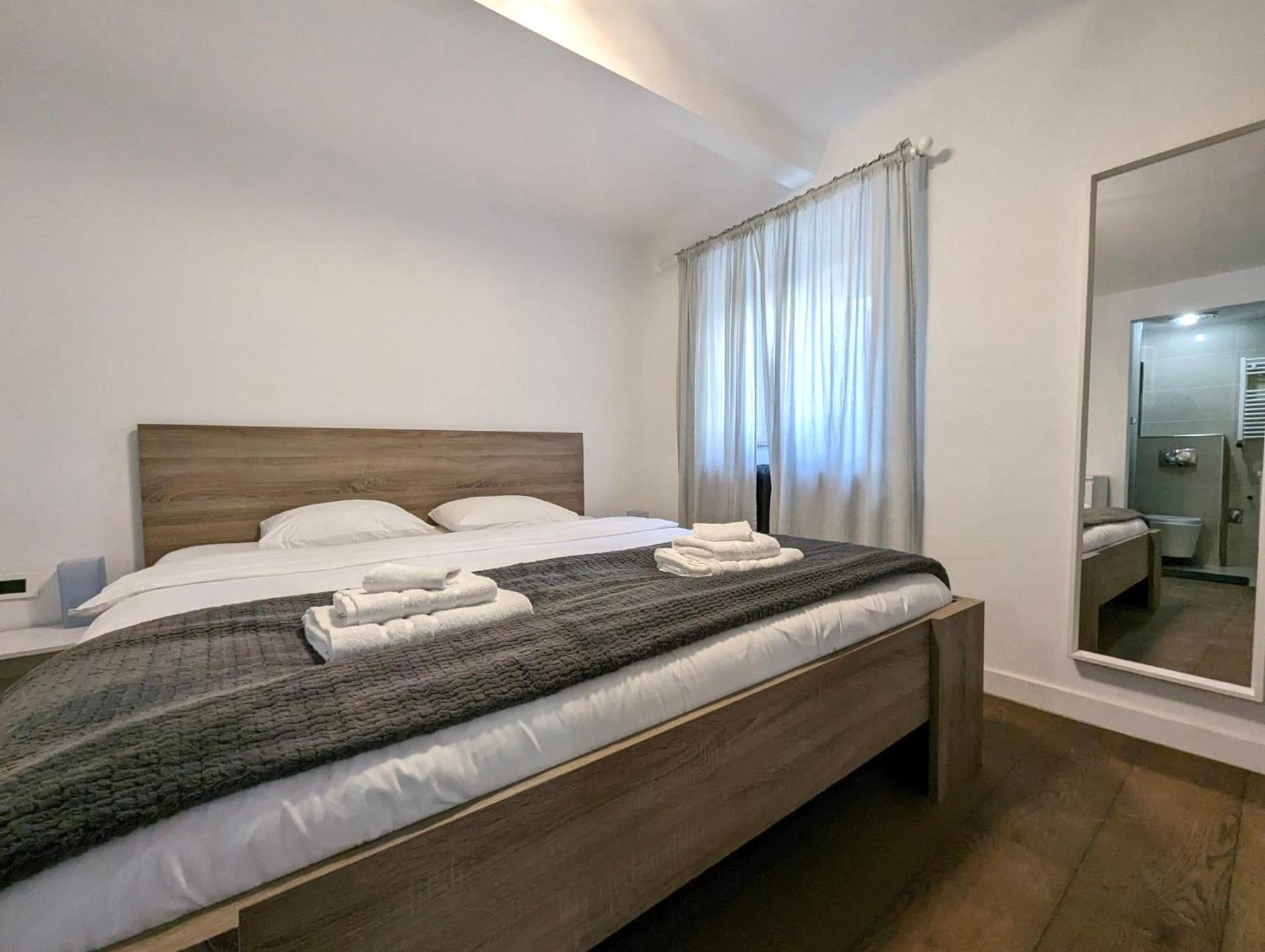 Fantabulous Downtown Abode W King Bed, 65" Tv, Washer And Tumble Dryer Zagrzeb Zewnętrze zdjęcie