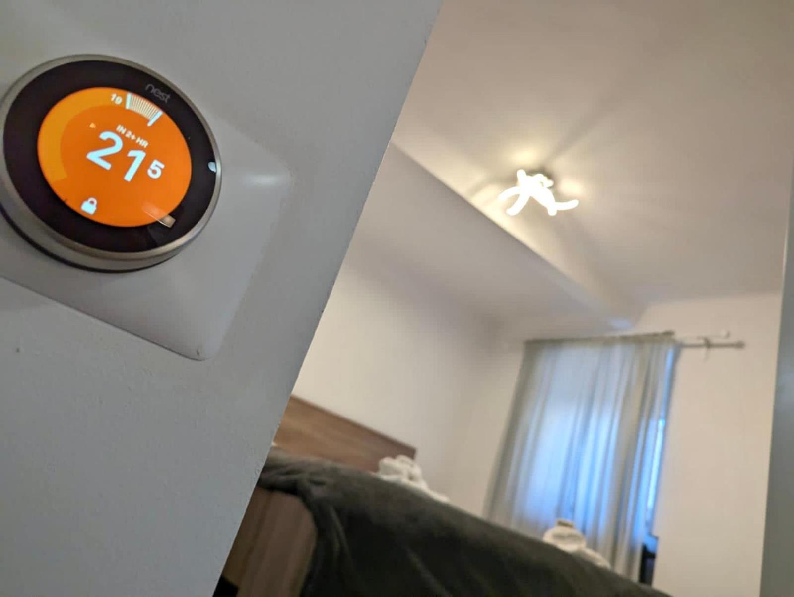 Fantabulous Downtown Abode W King Bed, 65" Tv, Washer And Tumble Dryer Zagrzeb Zewnętrze zdjęcie